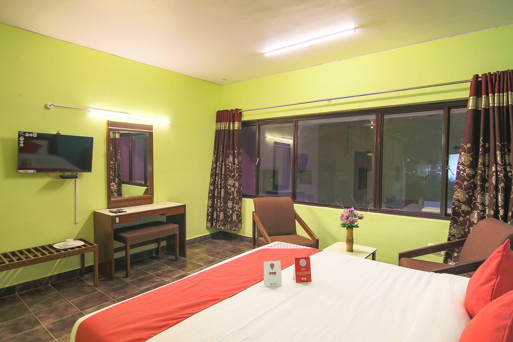 ויסאקפאטנם Oyo 10709 Hotel Sbt מראה חיצוני תמונה