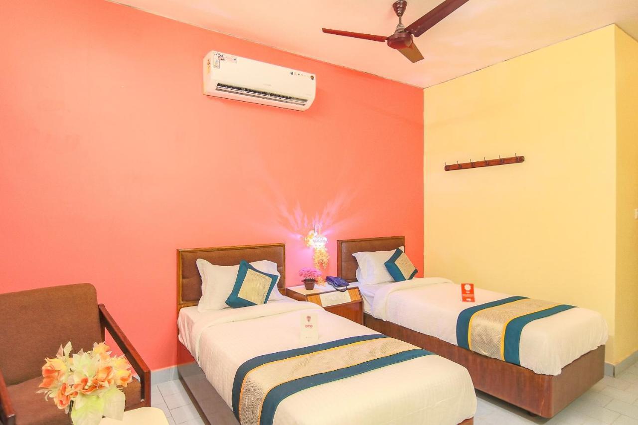 ויסאקפאטנם Oyo 10709 Hotel Sbt מראה חיצוני תמונה